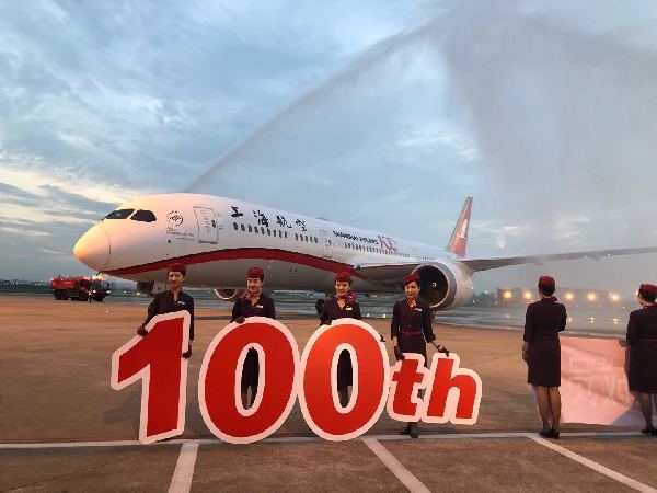 东航首架787-9梦想客机抵沪 全球首发世界最具领先的旅客服务系统