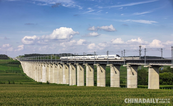 哈尔滨至佳木斯铁路9月30日开通运营<BR>两地客车旅行时间缩短至2小时