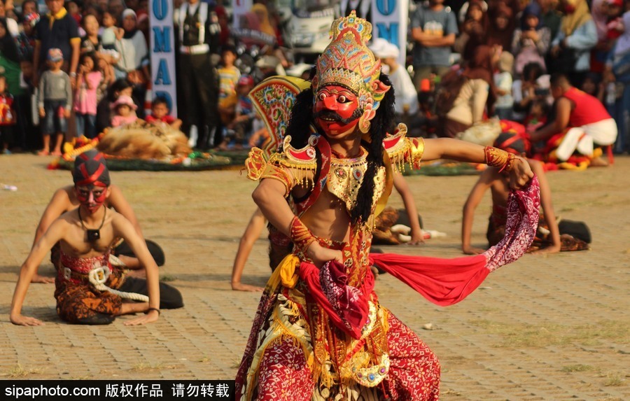 印度尼西亚：野性与传统的结合！茉莉芬市特色舞蹈表演热闹非凡