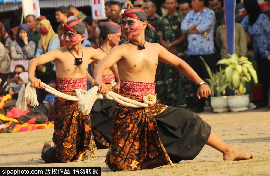 印度尼西亚：野性与传统的结合！茉莉芬市特色舞蹈表演热闹非凡