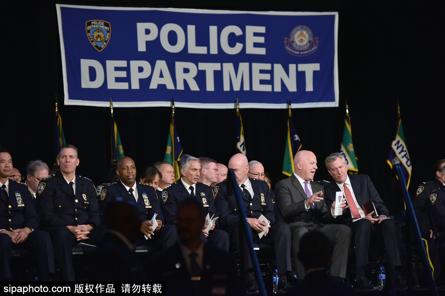 美国纽约：青春洋溢朝气十足！纽约市警察学院毕业典礼盛大举行