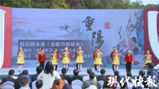 小夫妻“爱的谎言”浪漫了重阳节感动南京城