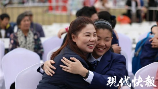 小夫妻“爱的谎言”浪漫了重阳节感动南京城