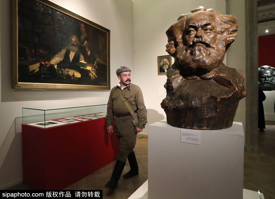 俄罗斯博物馆纪念马克思诞辰200周年 举行“永远的卡尔·马克思”展览艺术作品展览