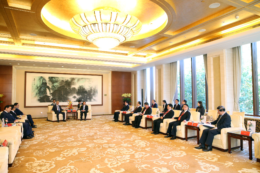 王晨会见前来出席太湖世界文化论坛的阿塞拜疆共和国副总理阿利·阿赫梅多夫