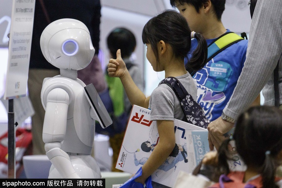 “阿童木”外形机器人吸引眼球！2018年世界机器人峰会在东京举行
