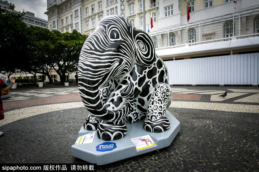 城市变“露天画廊”！巴西里约热内卢街头大象雕塑“穿新衣”