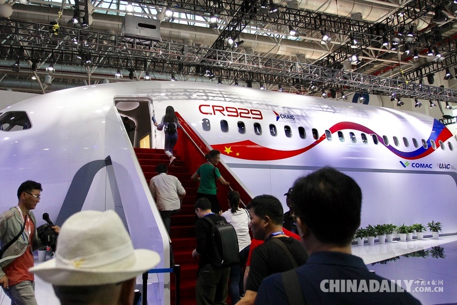 珠海航展：中俄CR929远程宽体客机展示样机首次亮相