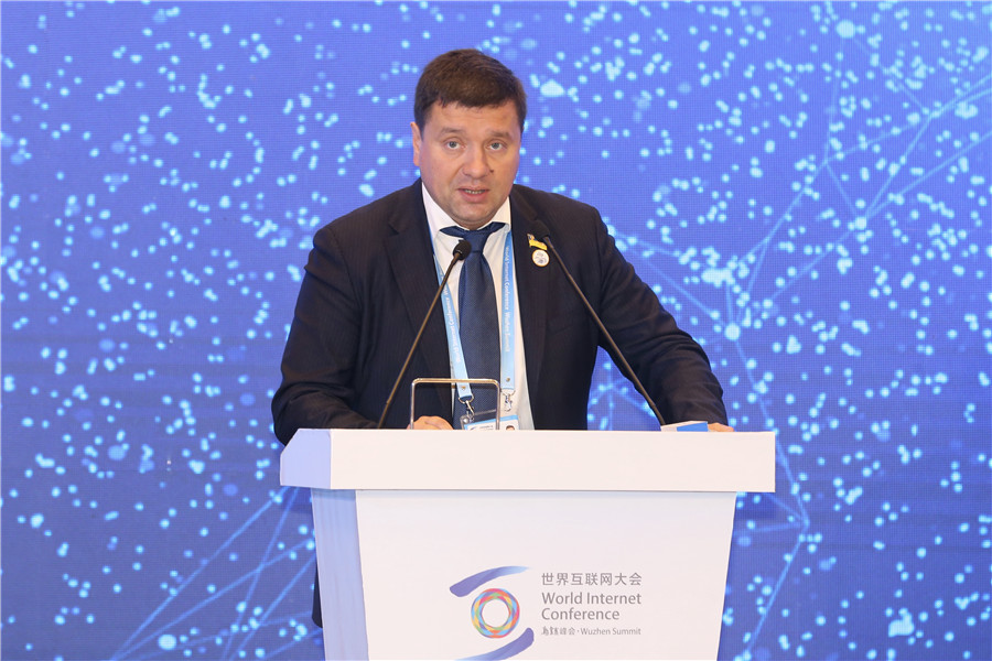 乌克兰议会信息化与通信委员会主席亚历山大·丹琴科发言