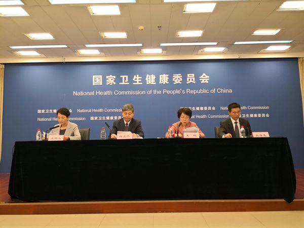 卫健委：全国报告存活艾滋病感染者约85万 性传播是主要途径