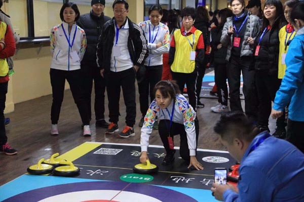 北京市第一届冬季运动会：群众项目冰壶比赛举行 群众项目比赛拉开帷幕