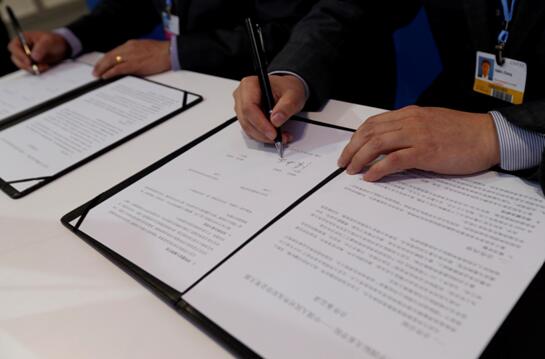 北大国关院与对外友协美大部在卡托维兹签署战略合作协议