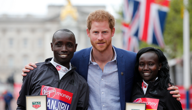 2017伦敦马拉松进行时 廉王子夫妇和哈里王子共同启动