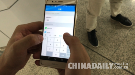 北京全线地铁可以用手机刷卡乘车啦！苹果用户暂不能用