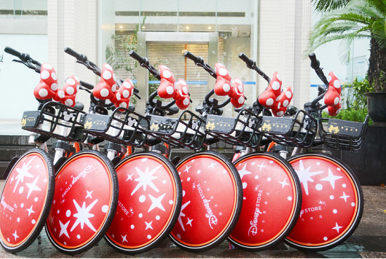 米奇米妮骑行上海 摩拜单车携手迪士尼商店爱在一“骑”