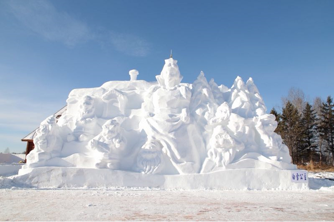 最北雪雕园开园迎客 迪士尼主题带你走进童话世界