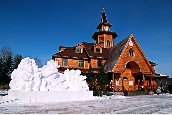 最北雪雕园开园迎客 迪士尼主题带你走进童话世界