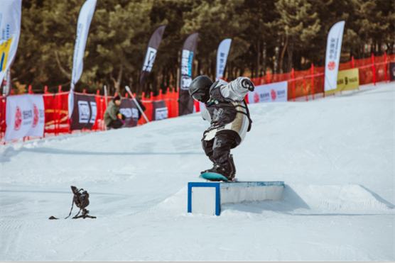 燃情冰雪助力冬奥 青少年自由式滑雪挑战赛在京举行