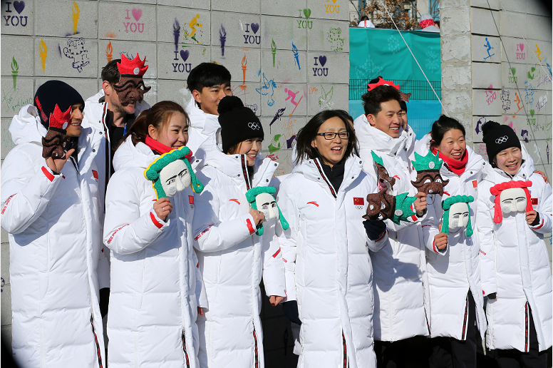 平昌冬奥会中国体育代表团升旗仪式在江陵运动员村举行