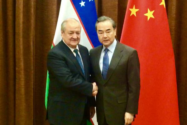 王毅与乌兹别克斯坦外长卡米洛夫举行会谈
