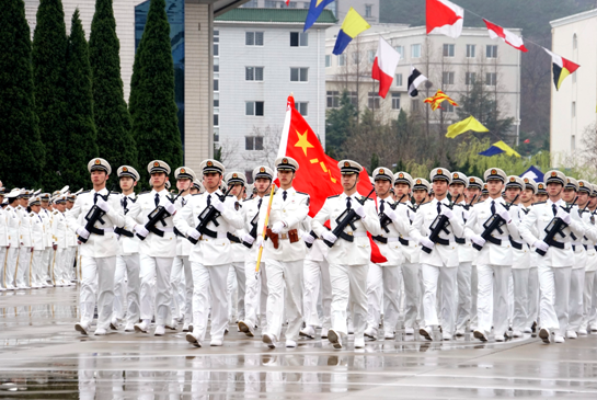 大连舰艇学院举行阅兵活动庆祝海军节
