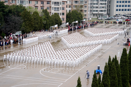 大连舰艇学院举行阅兵活动庆祝海军节