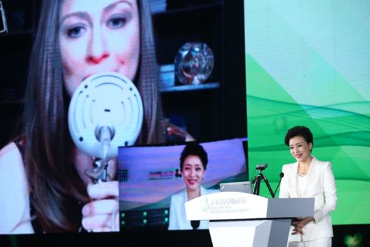 第五届天下女人国际论坛在京召开 杨澜畅谈“她力量”