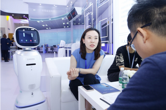 科沃斯商用机器人出席中国国际金融展，SFAIO成亮点