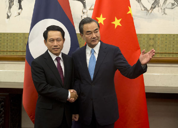 中国老挝外长举行会谈：办好中国-东盟纪念峰会 发出积极信号