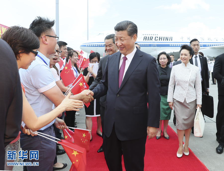 习近平抵达香港 将出席庆祝香港回归祖国20周年大会并视察香港