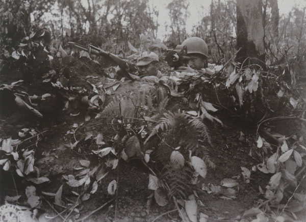扛相机与卡宾枪 美军164照相连记录二战中缅印战区点点滴滴