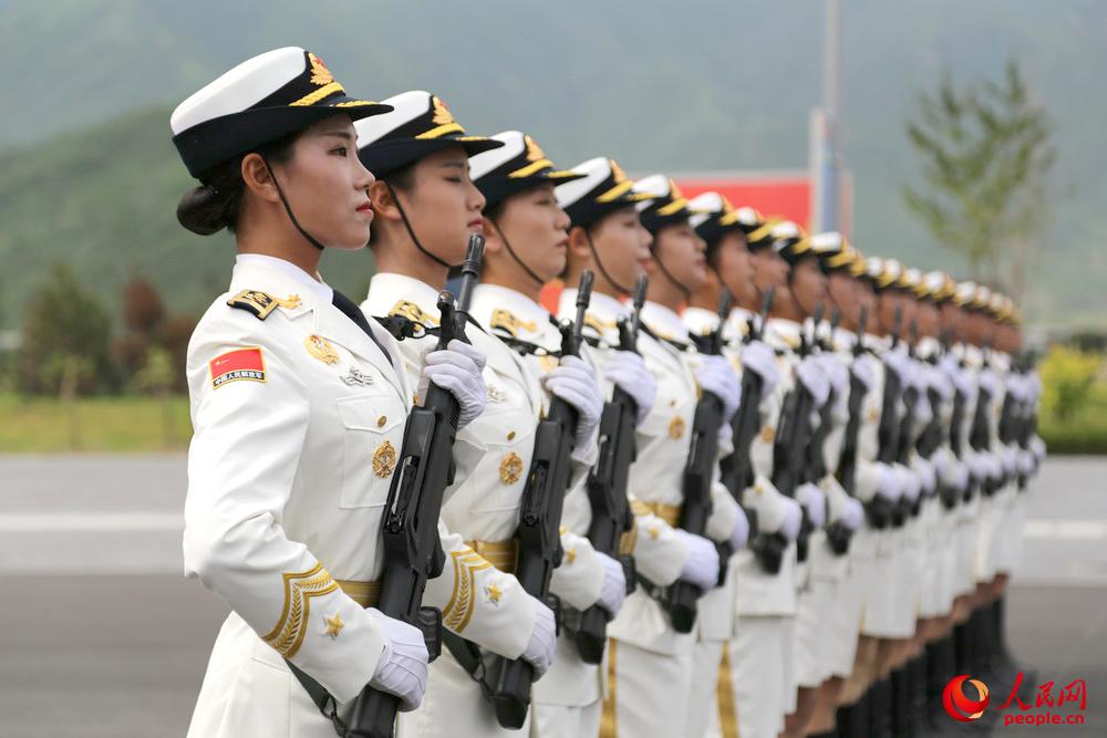 三军仪仗队女兵将首次亮相阅兵式
