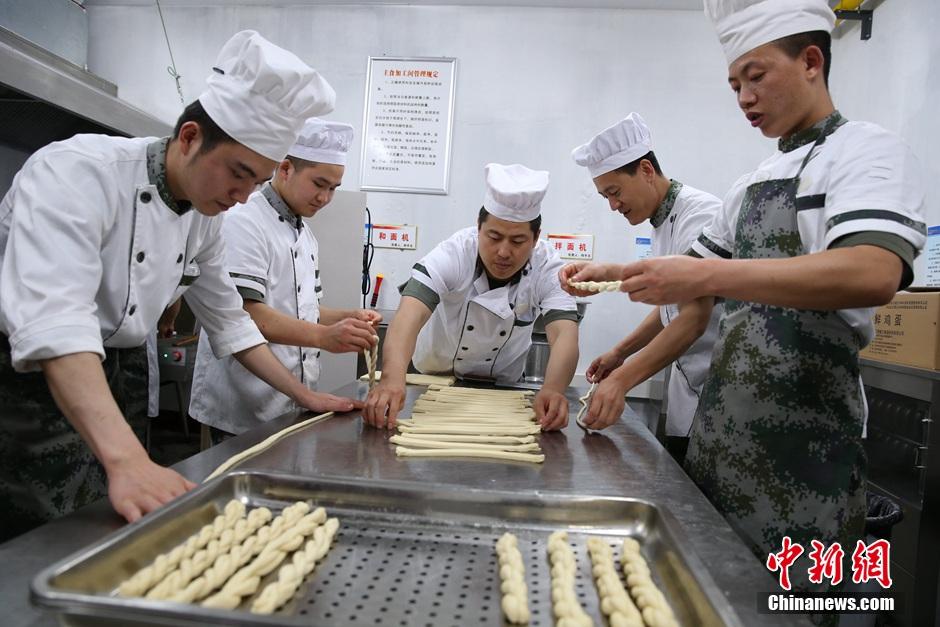 直击：阅兵训练基地的24小时