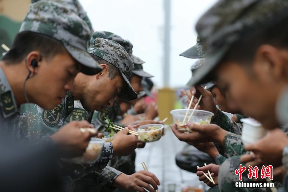 直击：阅兵训练基地的24小时