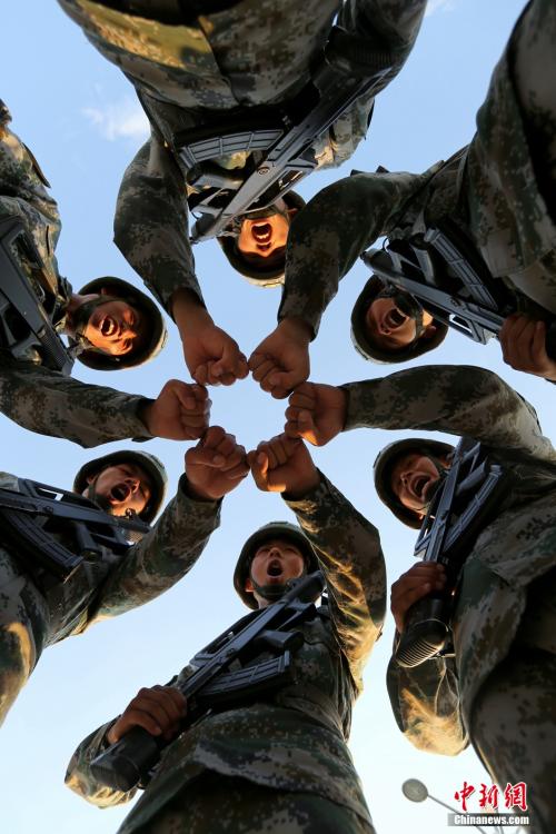 直击：阅兵训练基地的24小时