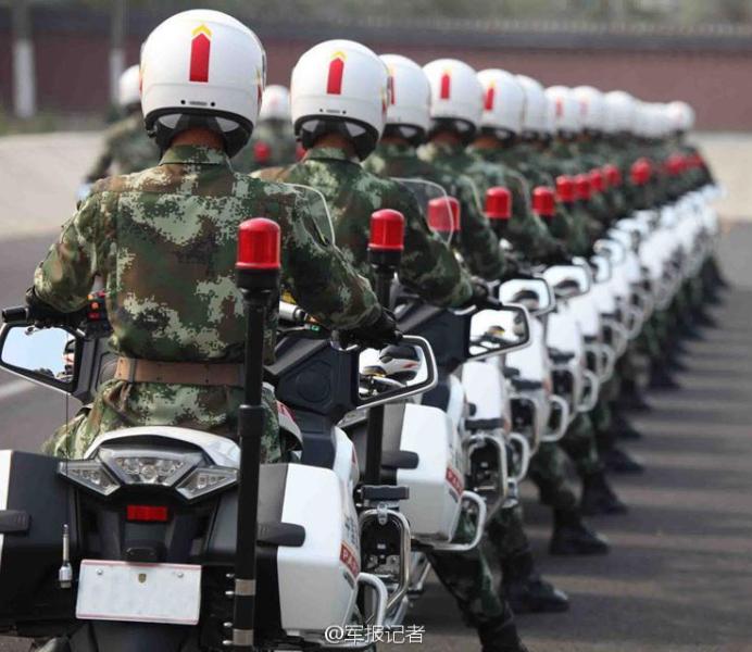 探访武警摩托车礼宾护卫方队