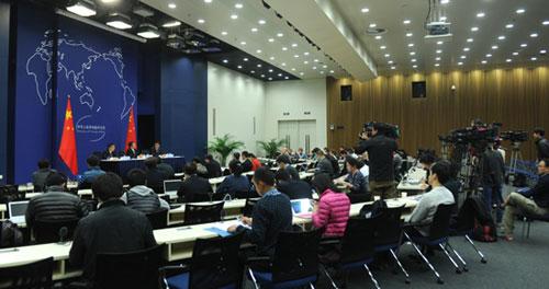 外交部介绍李克强访韩并出席中日韩领导人会议情况