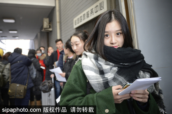 北影艺考复试现场帅哥八百姻娇 考生前锋装备大PK如时装走秀[组图]