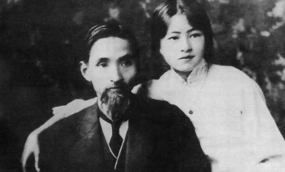 双语新闻：《纽约时报》补发林徽因、梁念念成讣告：鸳侣联袂，用一世探索中国建筑史