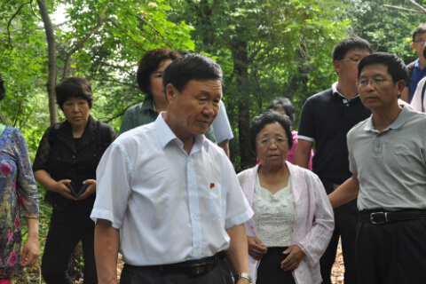 金春燮和烈士朴吉松的家人   丁陆洋摄