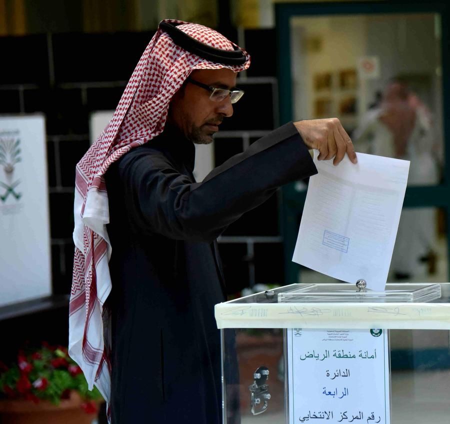 沙特举行史上首次有女性参加的选举