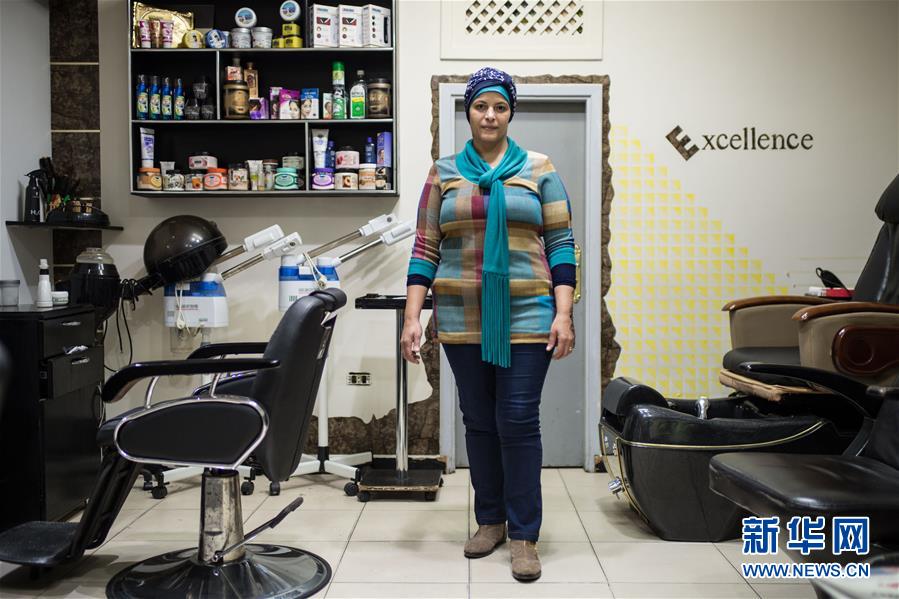 勇于创业的埃及女理发师