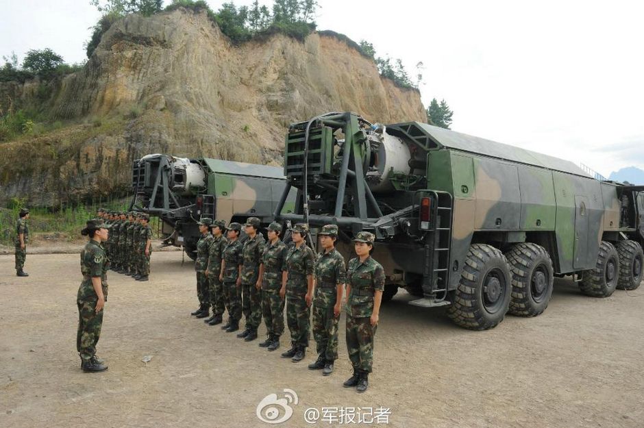 我军首支女子导弹连正式列编