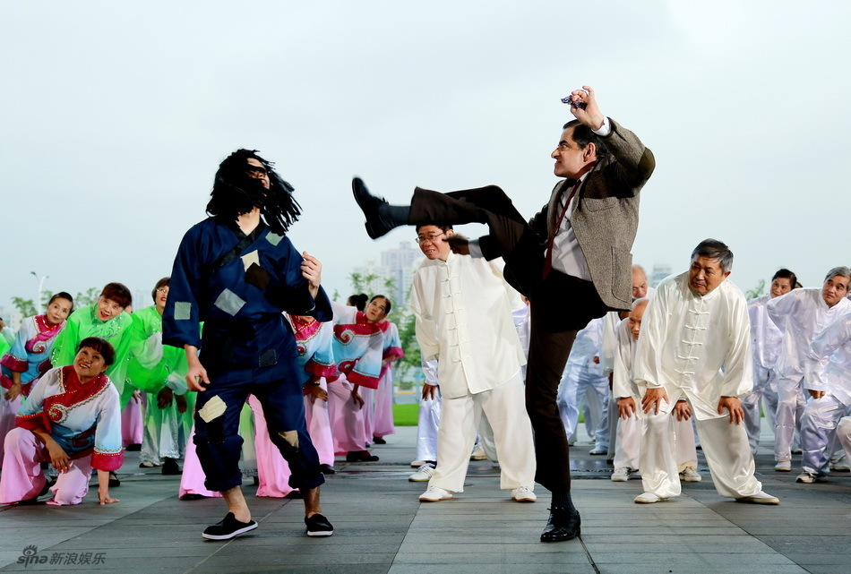 憨豆首次中国行 与广场舞大妈打饿货拳