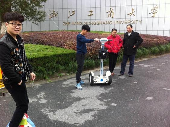 浙江工商大学刮起爱尔威Airwheel电动平衡车旋风