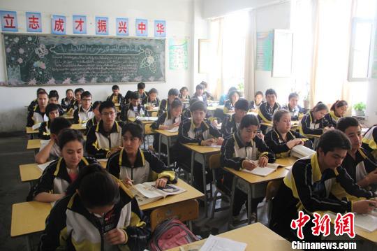 中国将继续加大义务教育投入 重点向农村等地倾斜