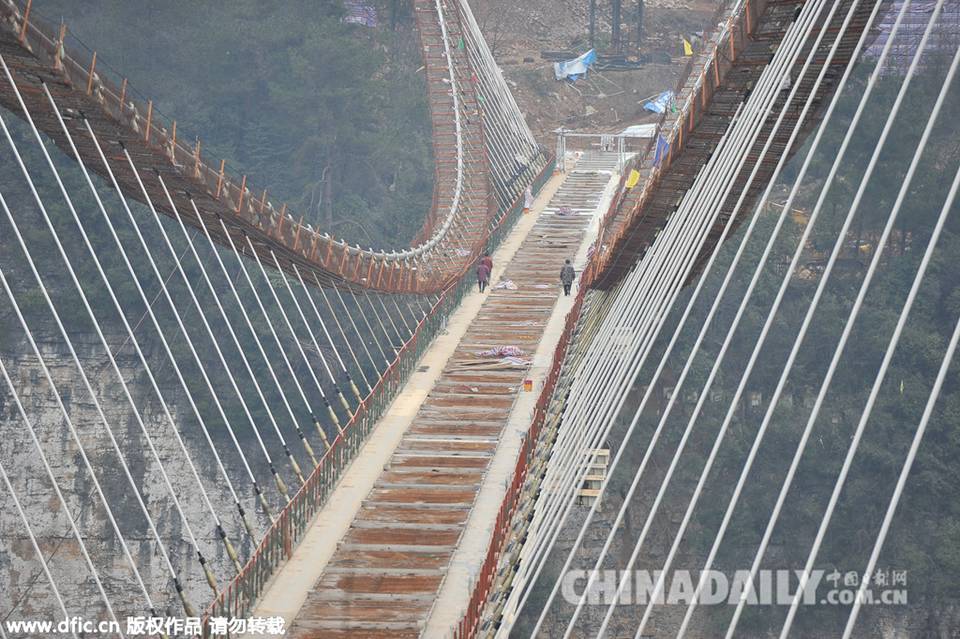 张家界大峡谷玻璃桥开始正式安装玻璃 Br 中文国际 中国日报网