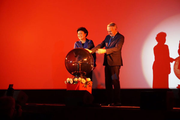 刘延东副总理在法揭幕法国中国电影节 弘扬中国电影文化