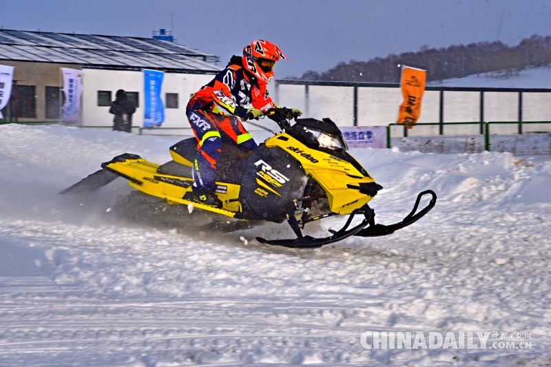 组图：雪地摩托驰骋雍乾狩猎场