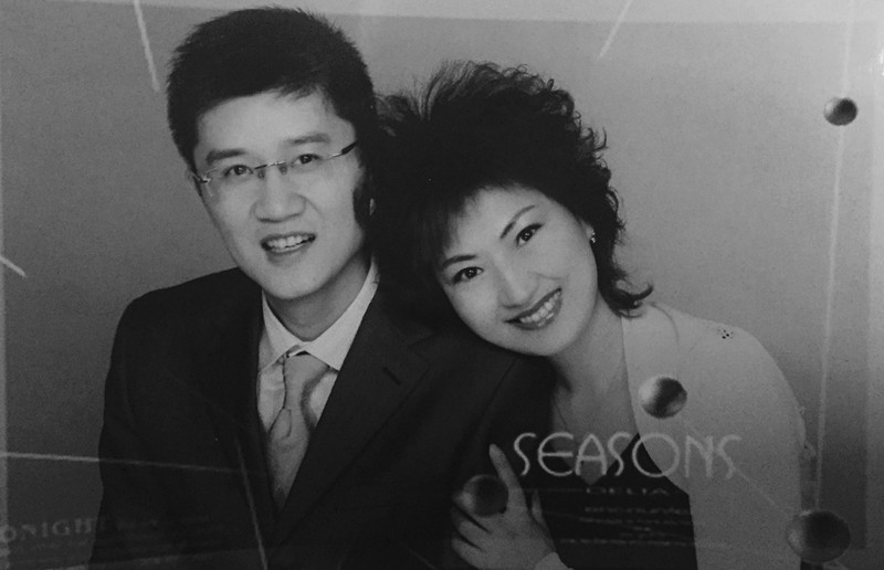 结婚22年 夫妻几乎每年都拍一张纪念照